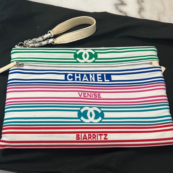 Sold—-🌟🔥 CHANEL Venise Biarritz Zip Pouch Striped
Canvas Large - Picture 3 of 13